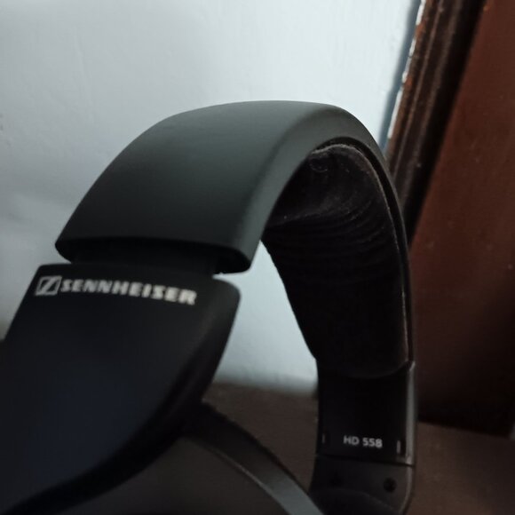 Sennheiser HD 558 Wired Over Ear Headphones - Picture 2 of 4